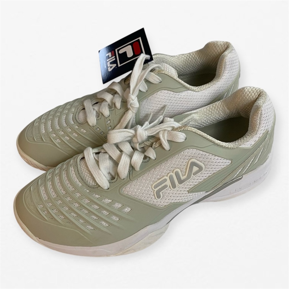 Fila Women's Axilus 2 Energized Tennis Shoe, White/Metallic Silver New sz 10